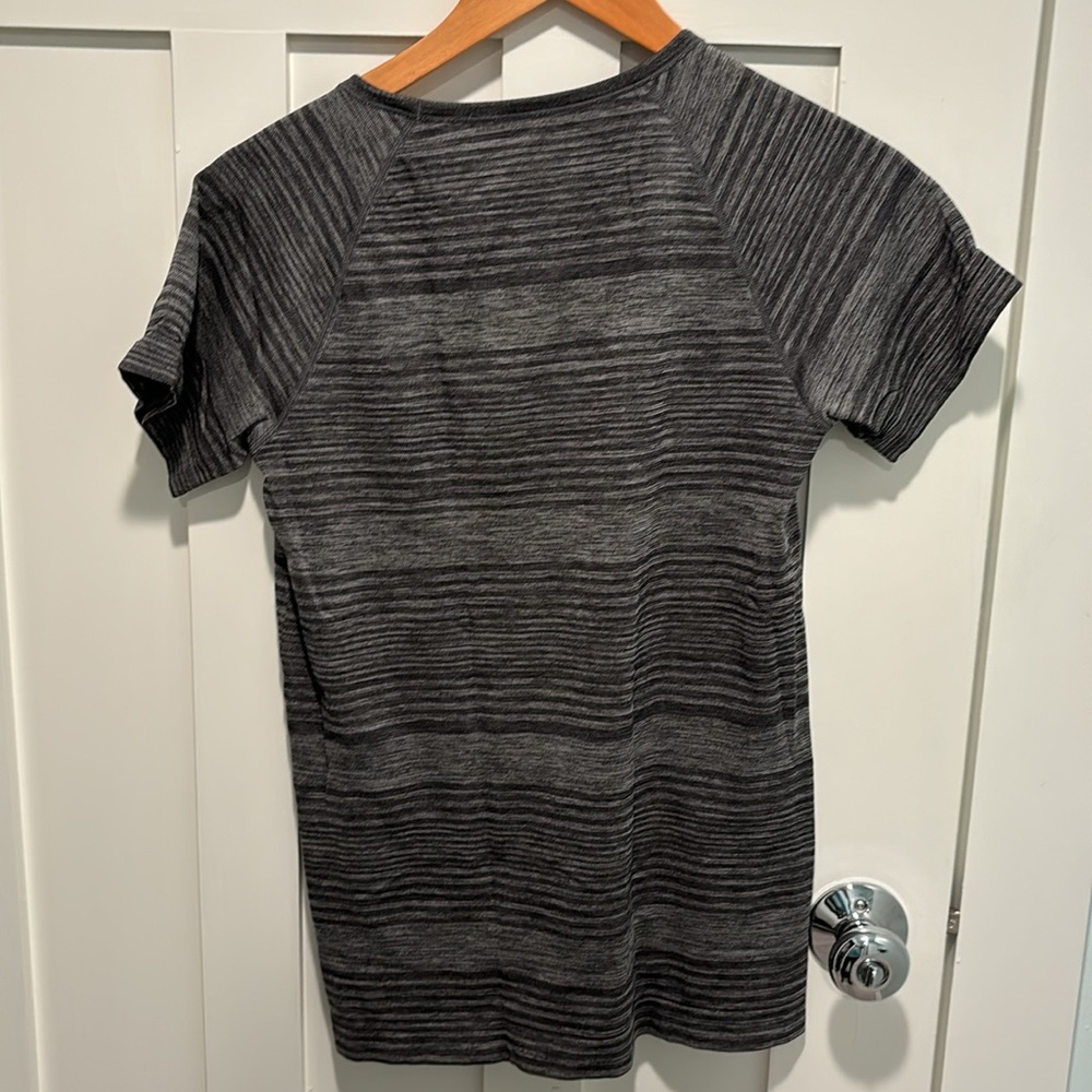 Patagonia t-shirt size medium charcoal grey - Picture 2 of 3